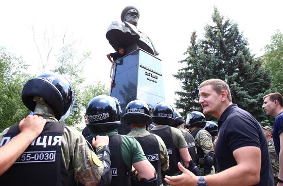 Ukraine Zhukov Monument Dismantling