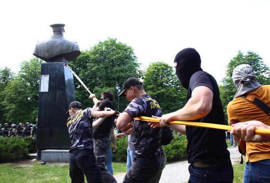 Ukraine Zhukov Monument Dismantling Ukraine Zhukov Monument Dismantling