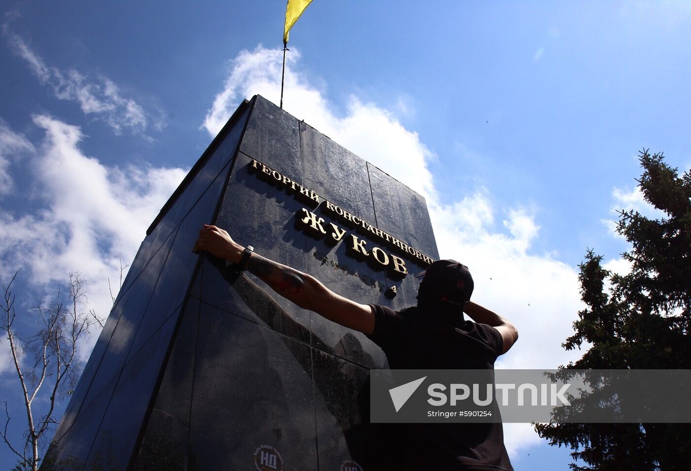 Ukraine Zhukov Monument Dismantling