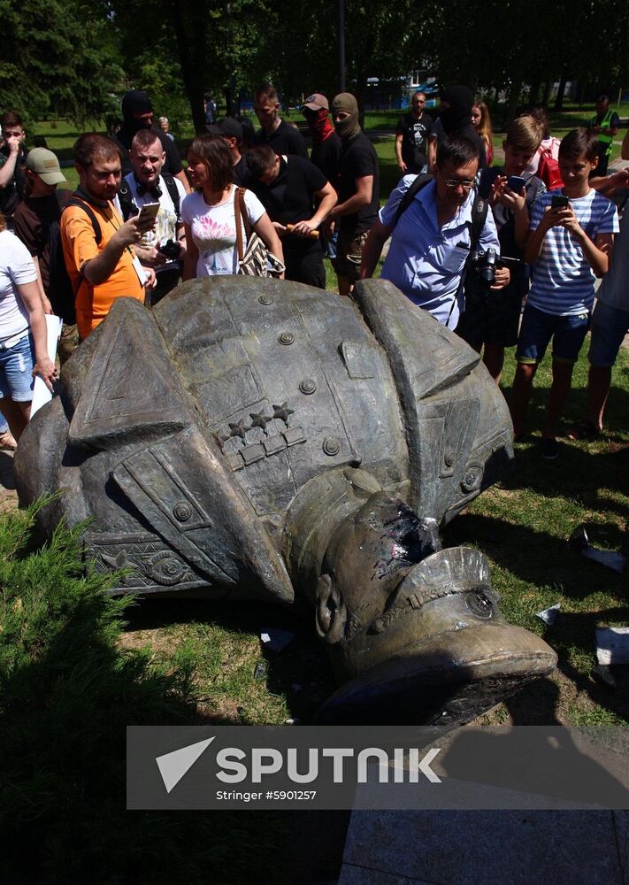 Ukraine Zhukov Monument Dismantling