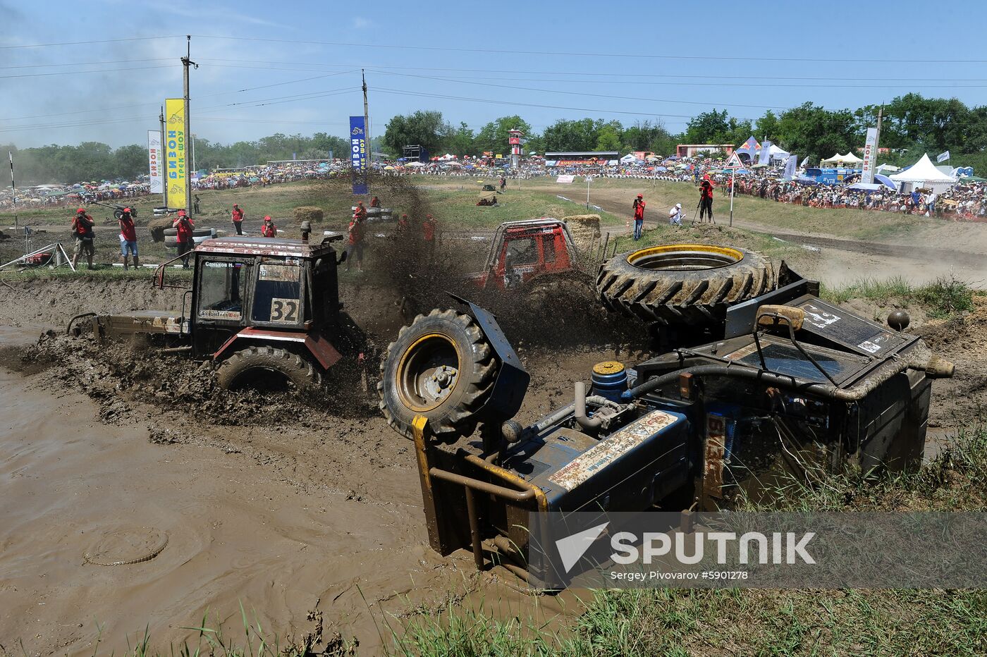 Russia Tractor Race