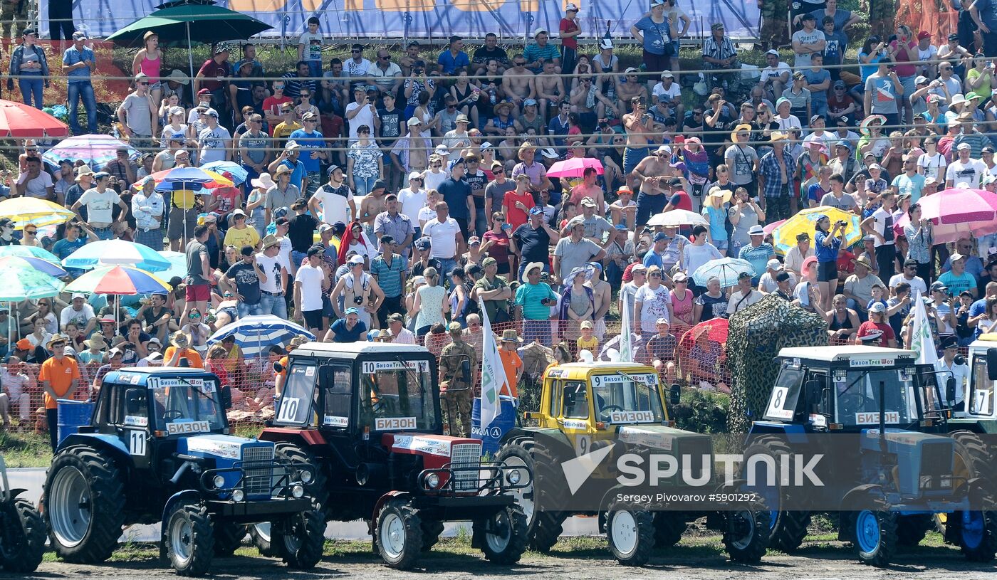 Russia Tractor Race