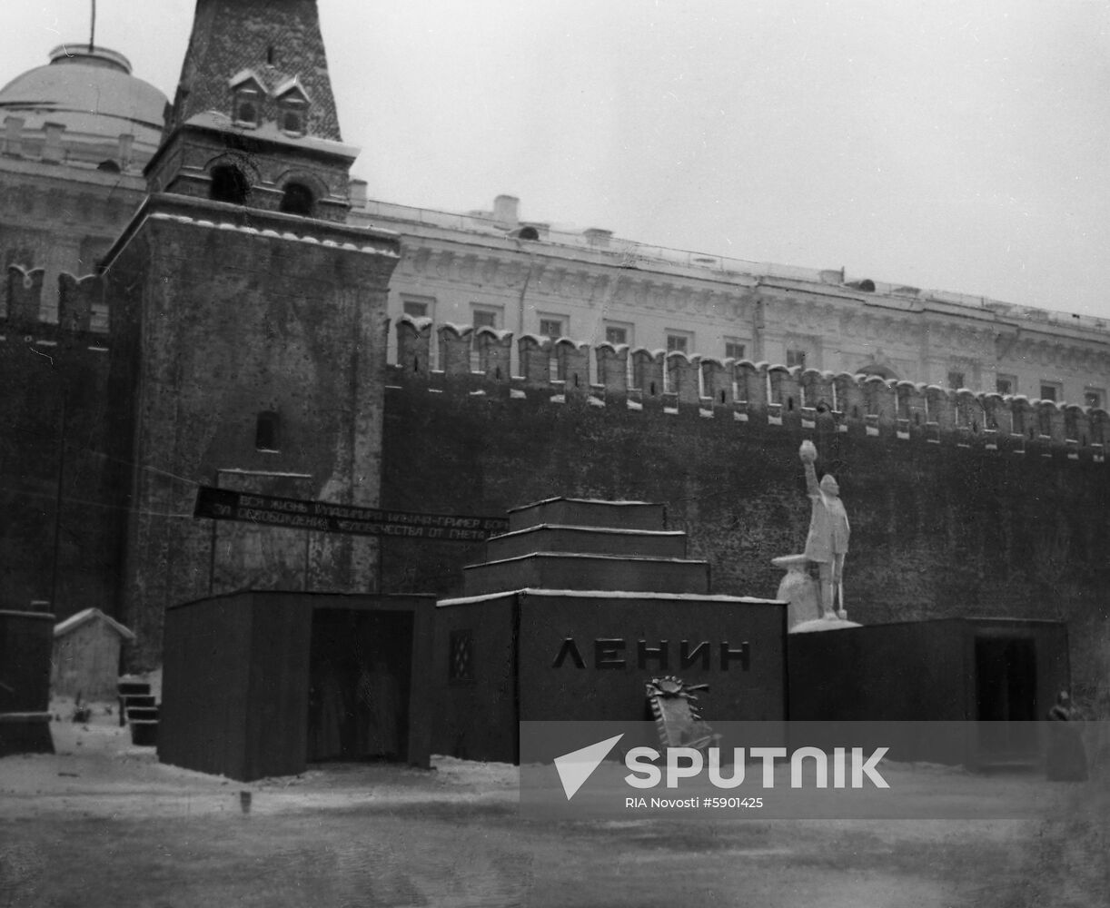 Vladimir Lenin's first mausoleum