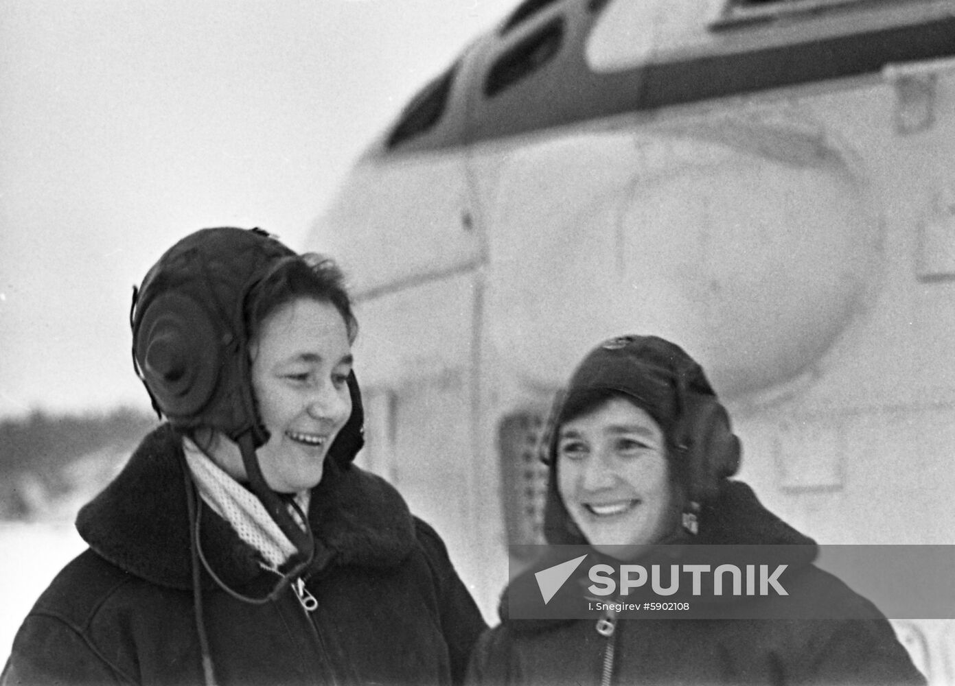 Helicopter pilots Rastorguyeva and Gubanova