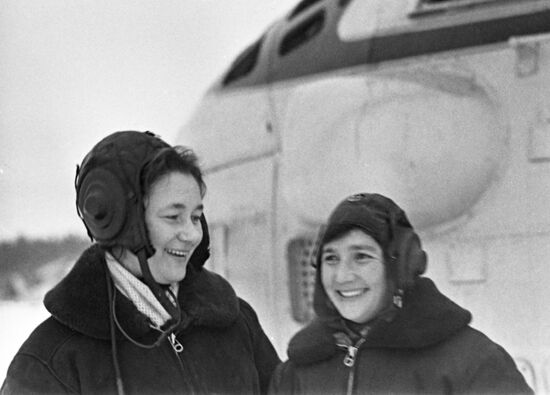 Helicopter pilots Rastorguyeva and Gubanova