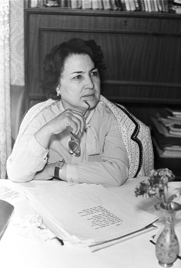 Soviet and Tajik poet Mavdzhuda Khakimova