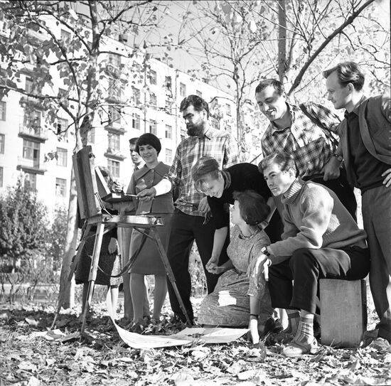 Open-air drawing session