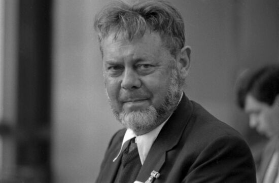 Seismologist L. Devitt