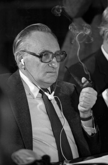 Member of SDPG board Egon Bahr