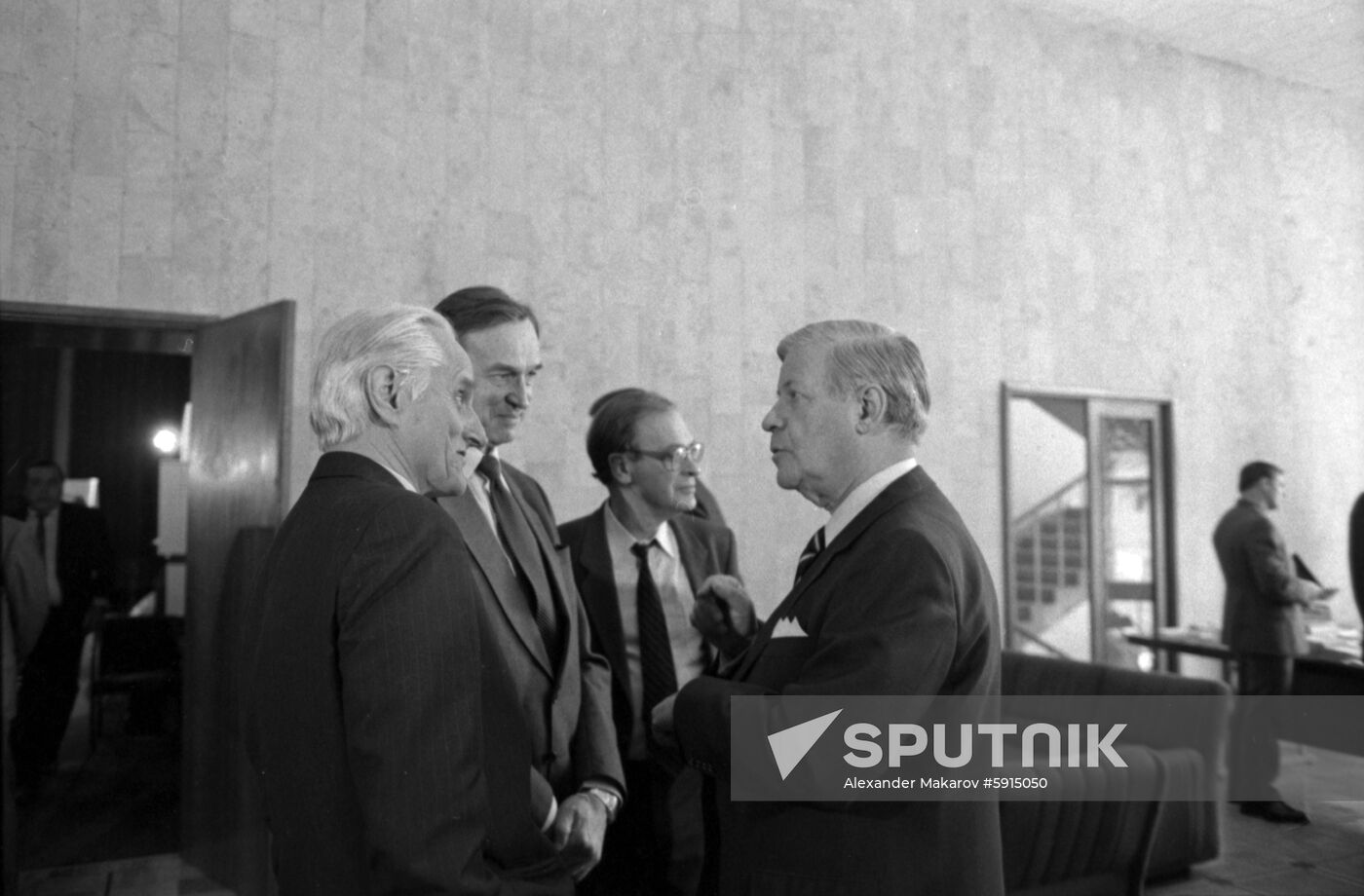 Participants in Bergedorf round table discussion