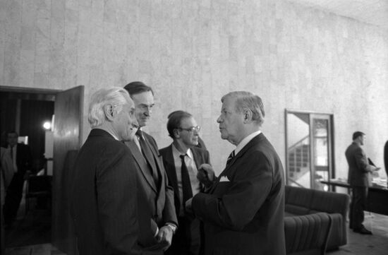 Participants in Bergedorf round table discussion