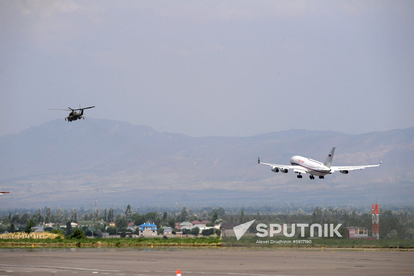 Russian President Putin visits Tajikistan to attend CICA meeting