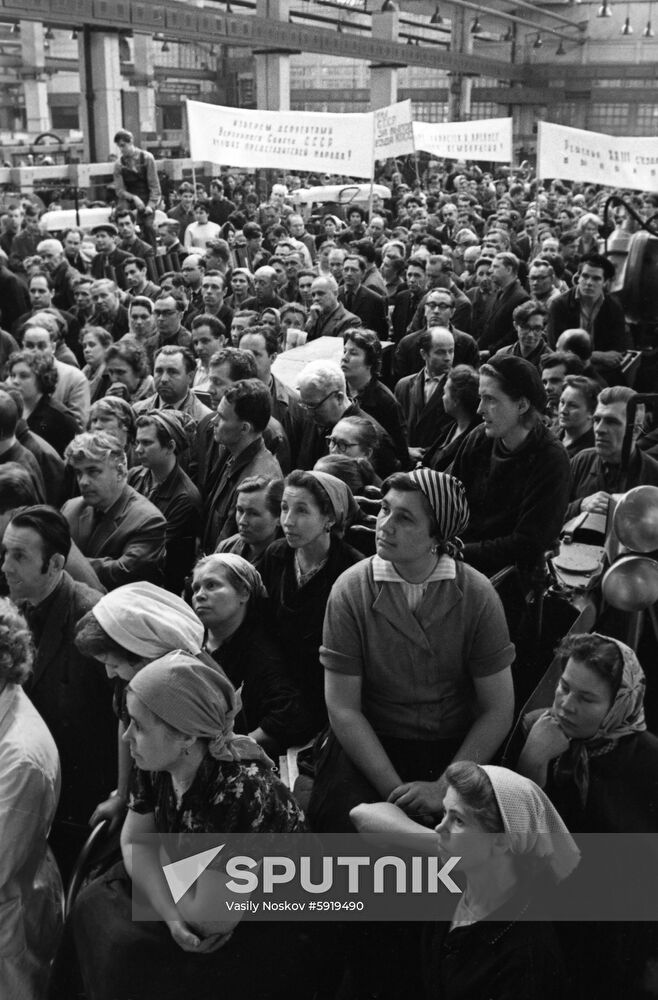 ZIL workers' meeting