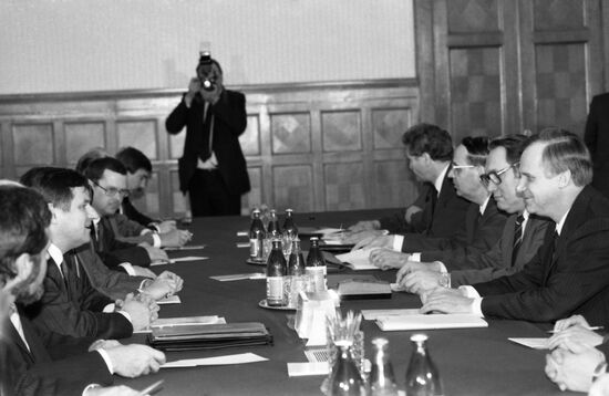 Hungarian delegation visits USSR