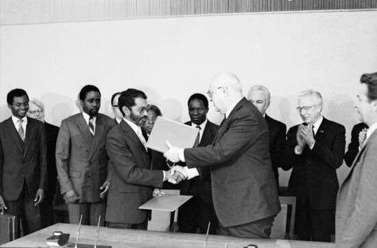 Republic of Mozambique's party and government delegation visit USSR
