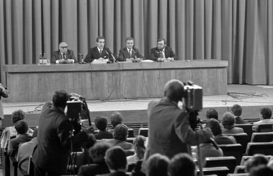 Mexican Foreign Minister Bernardo Sepulveda visits Soviet Union