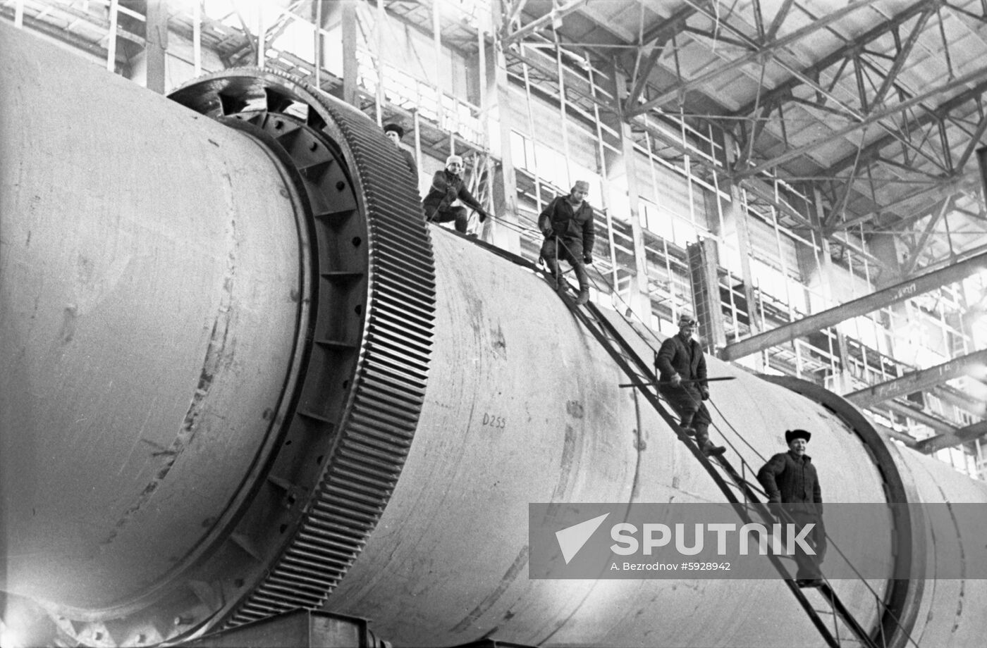 Voskresensk Chemical Plant under construction