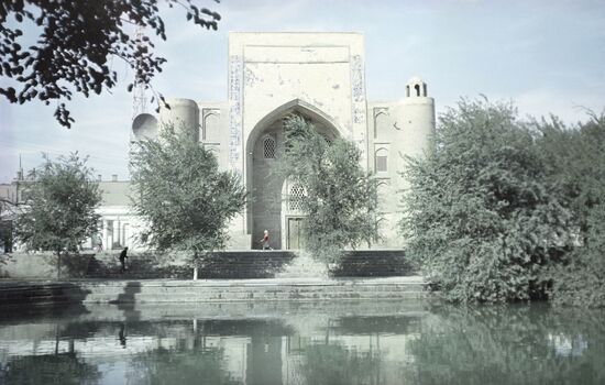 Nadir Divan-Begi Madrasah