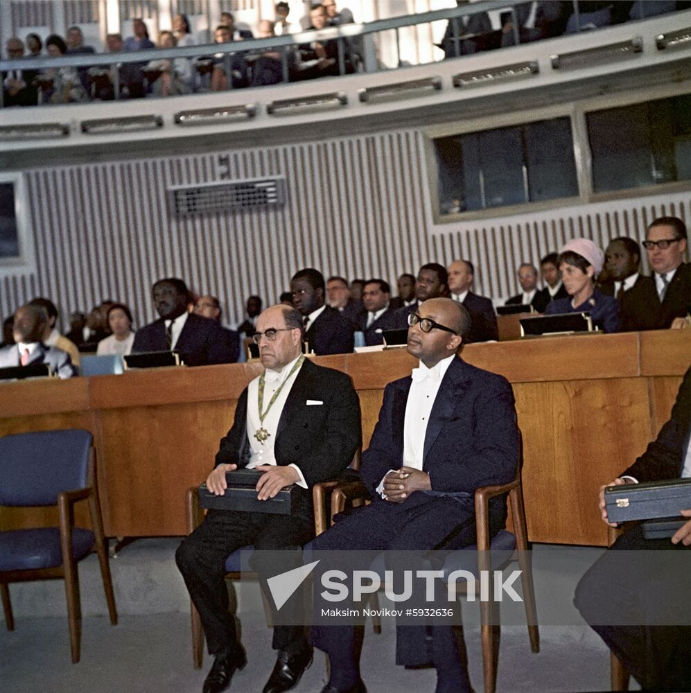 Soviet scientist receives Emperor Haile Selassie I Prize