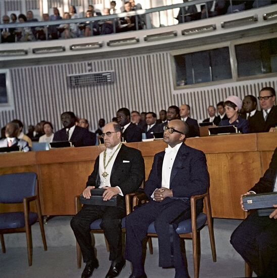 Soviet scientist receives Emperor Haile Selassie I Prize