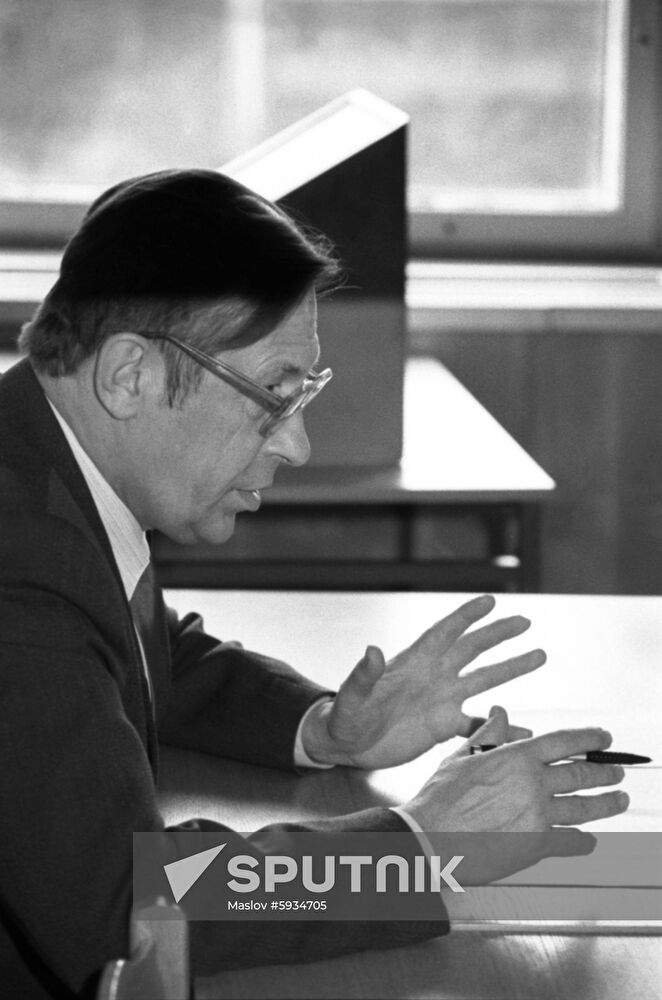 Leonid Abalkin, director of USSR Academy of Sciences Institute of Economics