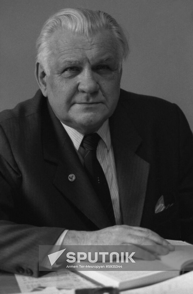 Director of USSR Academy of Sciences' Institute of Psychology Boris Lomov