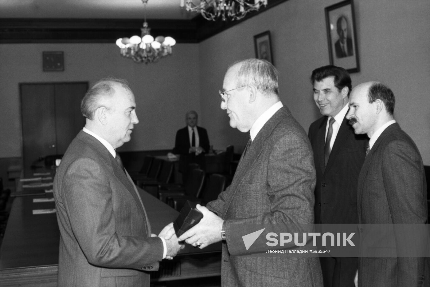 US delegation visits USSR