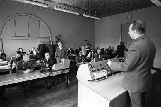 Iranian Military Minister Rez Azimi visits USSR