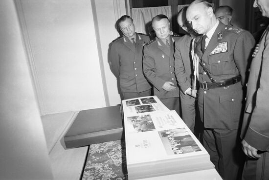 Iranian Military Minister Rez Azimi visits USSR