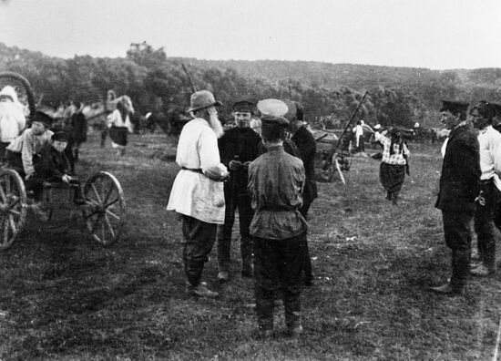 Leo Tolstoy at a market in Buzulka