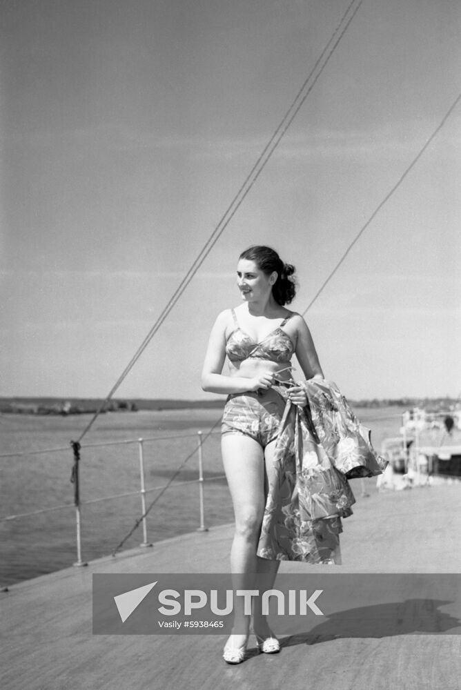 1956 spring/summer Soviet fashion