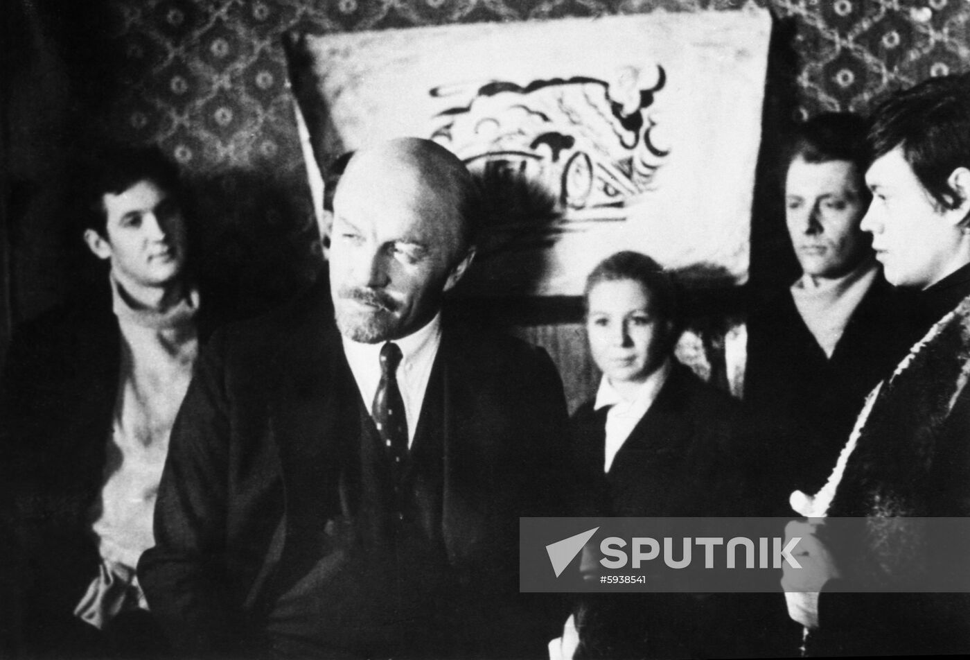 Still from 'Touches to the portrait of Vladimir Lenin' TV series