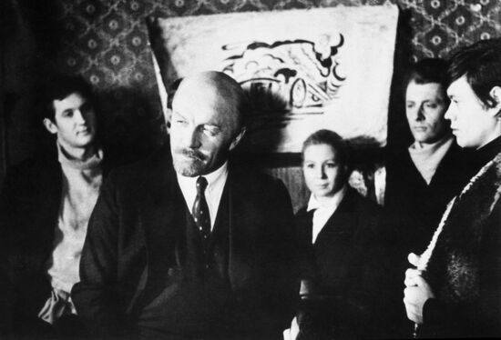 Still from 'Touches to the portrait of Vladimir Lenin' TV series