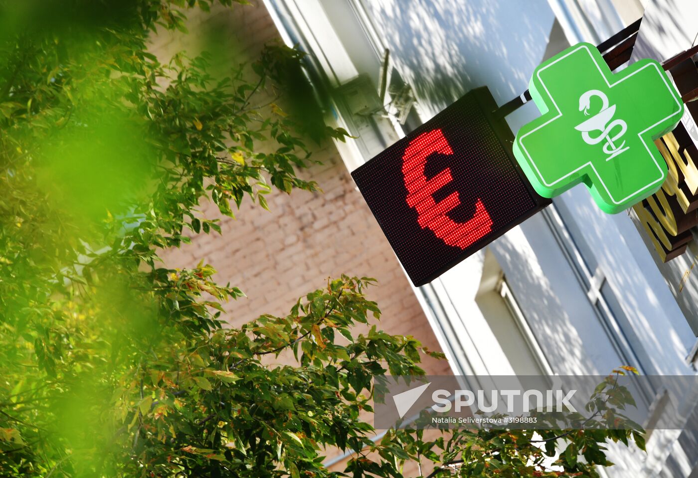 Euro Sign Sputnik Mediabank