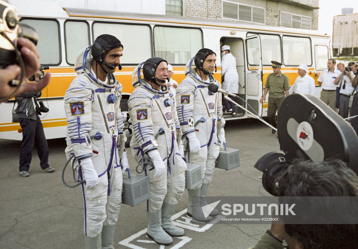 Soyuz TM6 crew Sputnik Mediabank