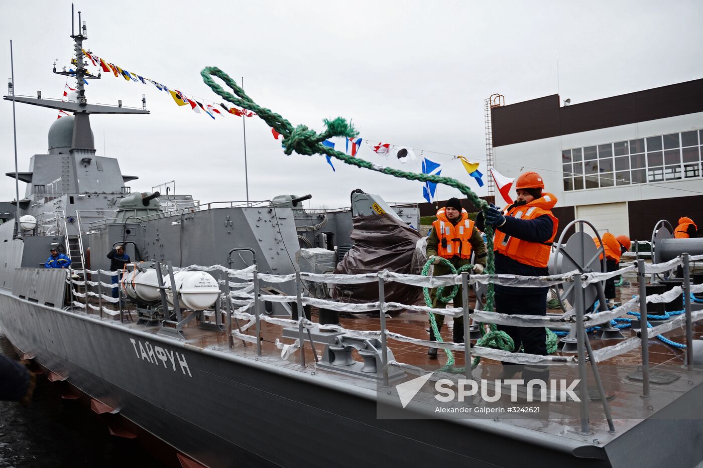 launching-serial-fast-attack-craft-taifun-of-22800-project-sputnik