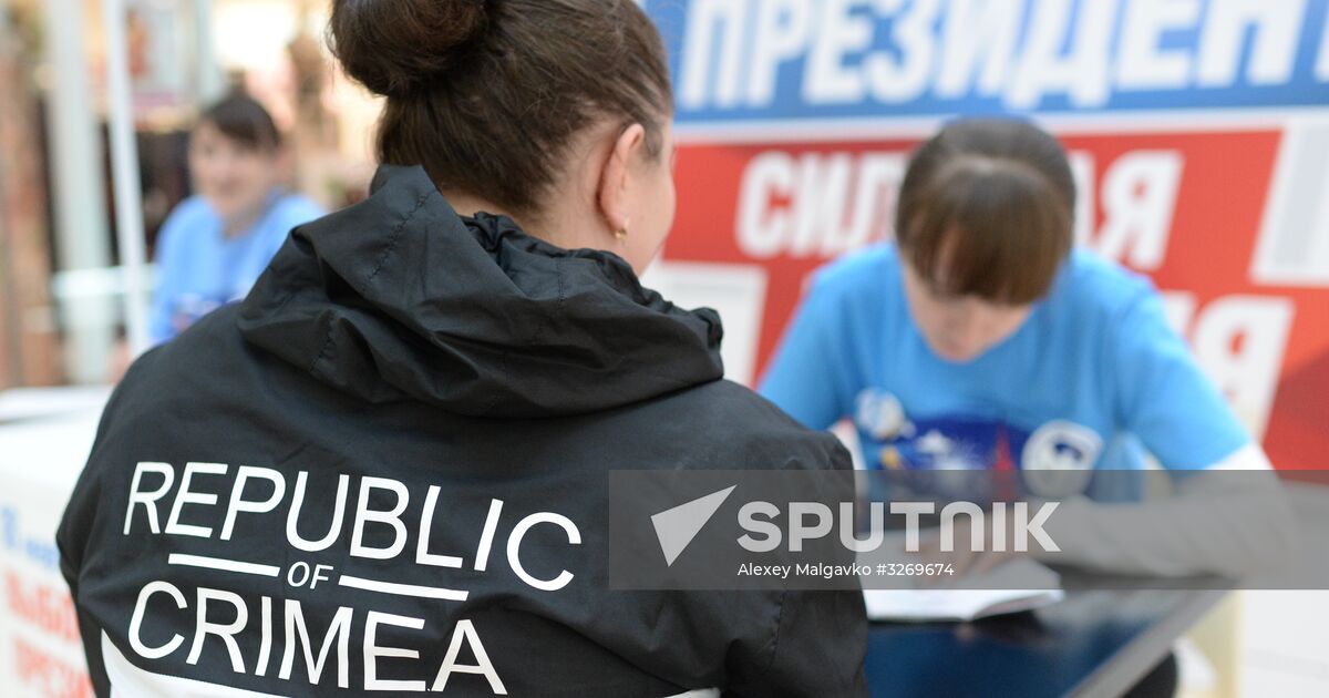 Collection of signatures supporting Vladimir Putin’s presidential bid ...