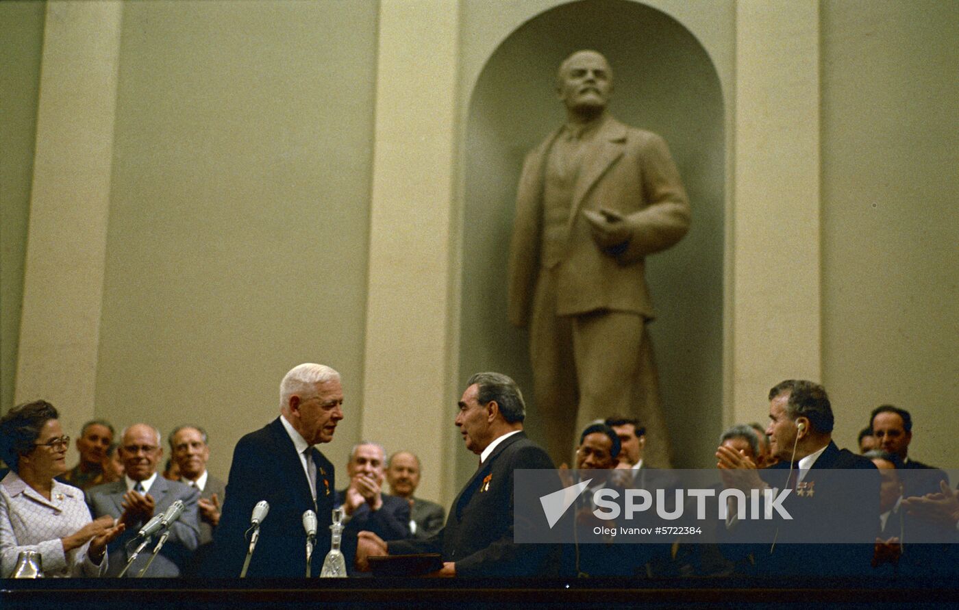 Lenin Prize awarded to Leonid Brezhnev | Sputnik Mediabank