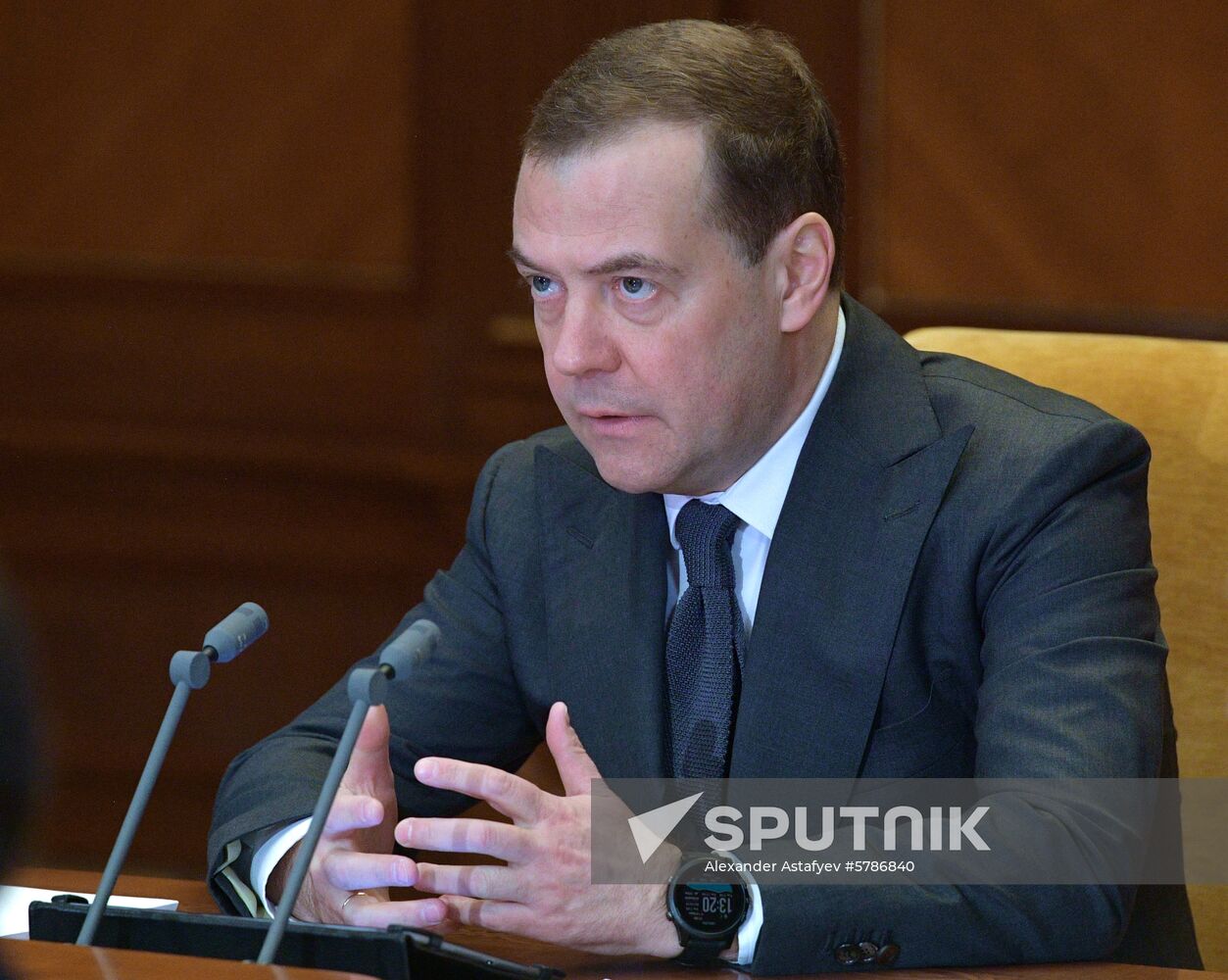 Prime Minister Dmitry Medvedev chairs meeting on transition to new