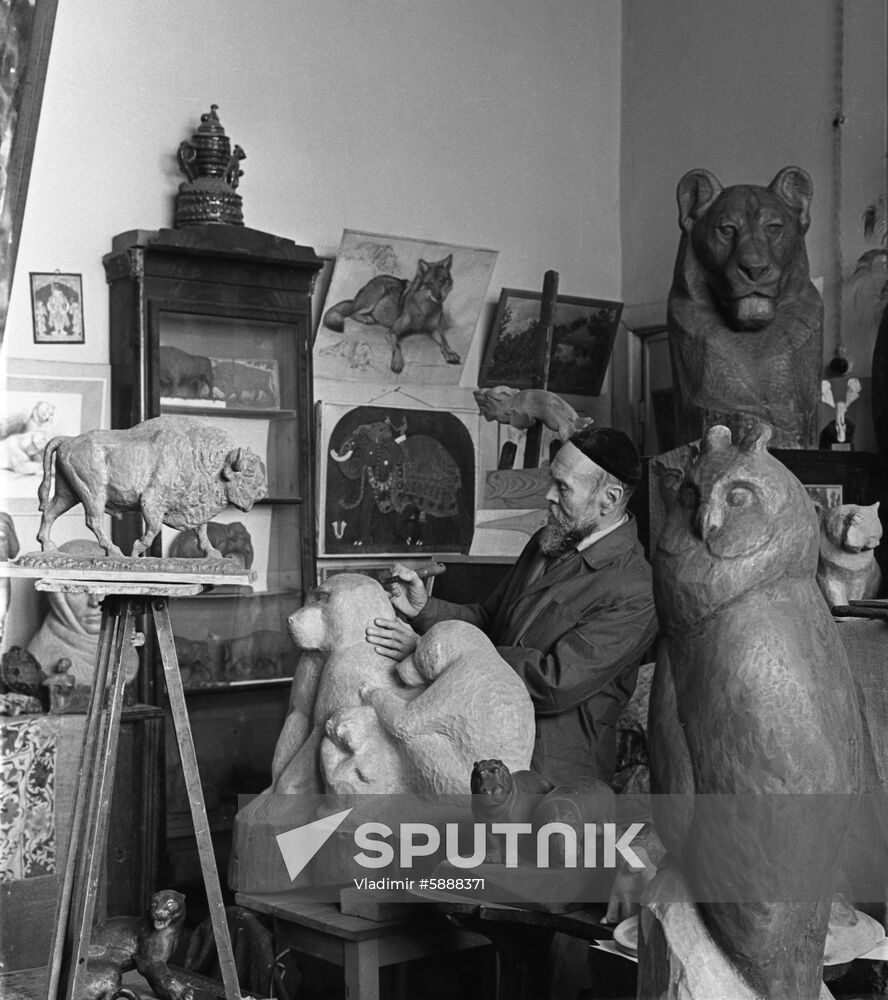 Sculptor Vasily Vatagin | Sputnik Mediabank