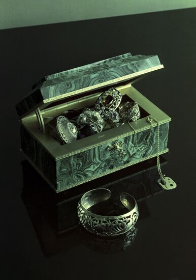 Malachite jewelry box