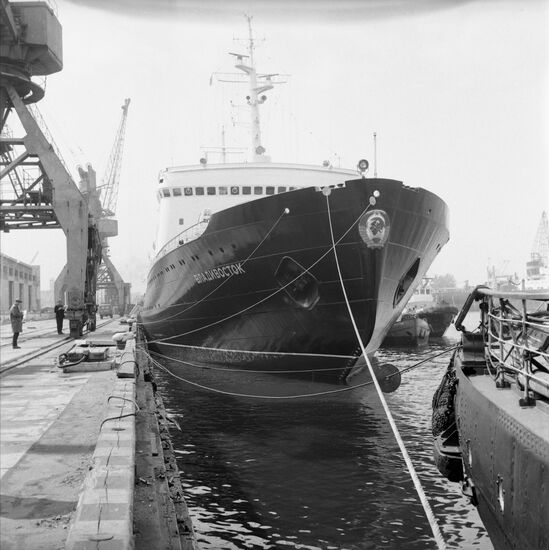 Vladivostok icebreaker