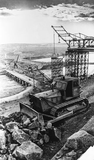 Ust-Ilimsk Hydroelectric Power Station construction