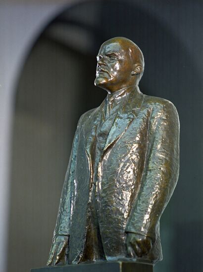 Vladimir Lenin sculpture by Nikolai Andreyev