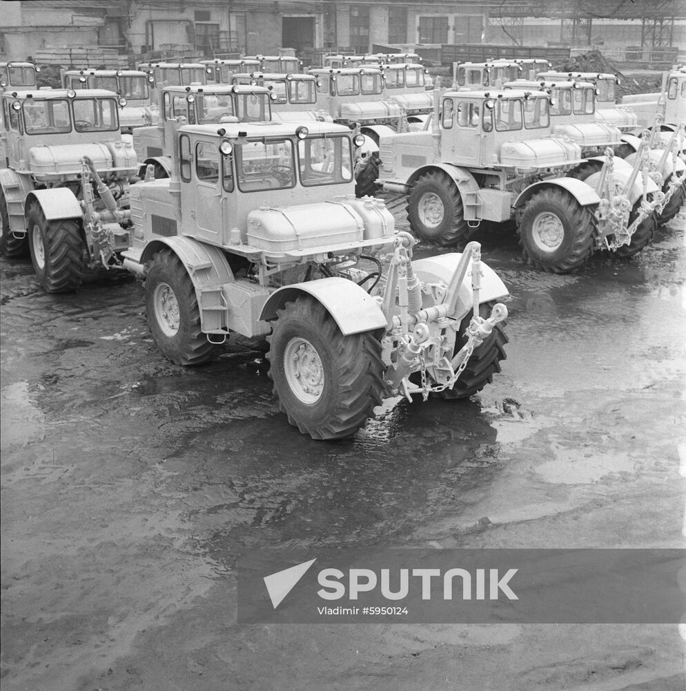 Kirovets tractor