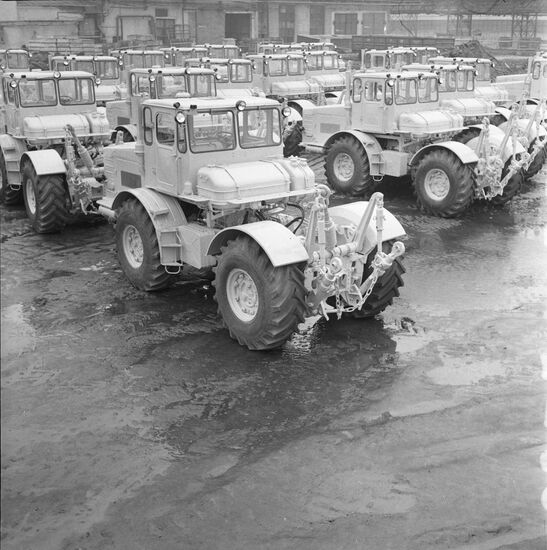 Kirovets tractor