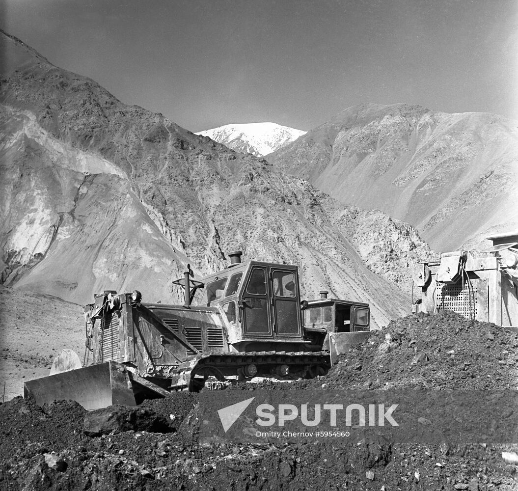 High-altitude landslide near Zeravshan River