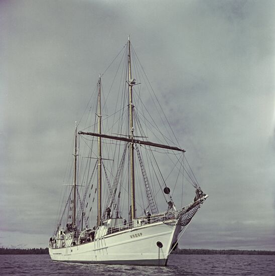 Gaff-headed schooner Kodor