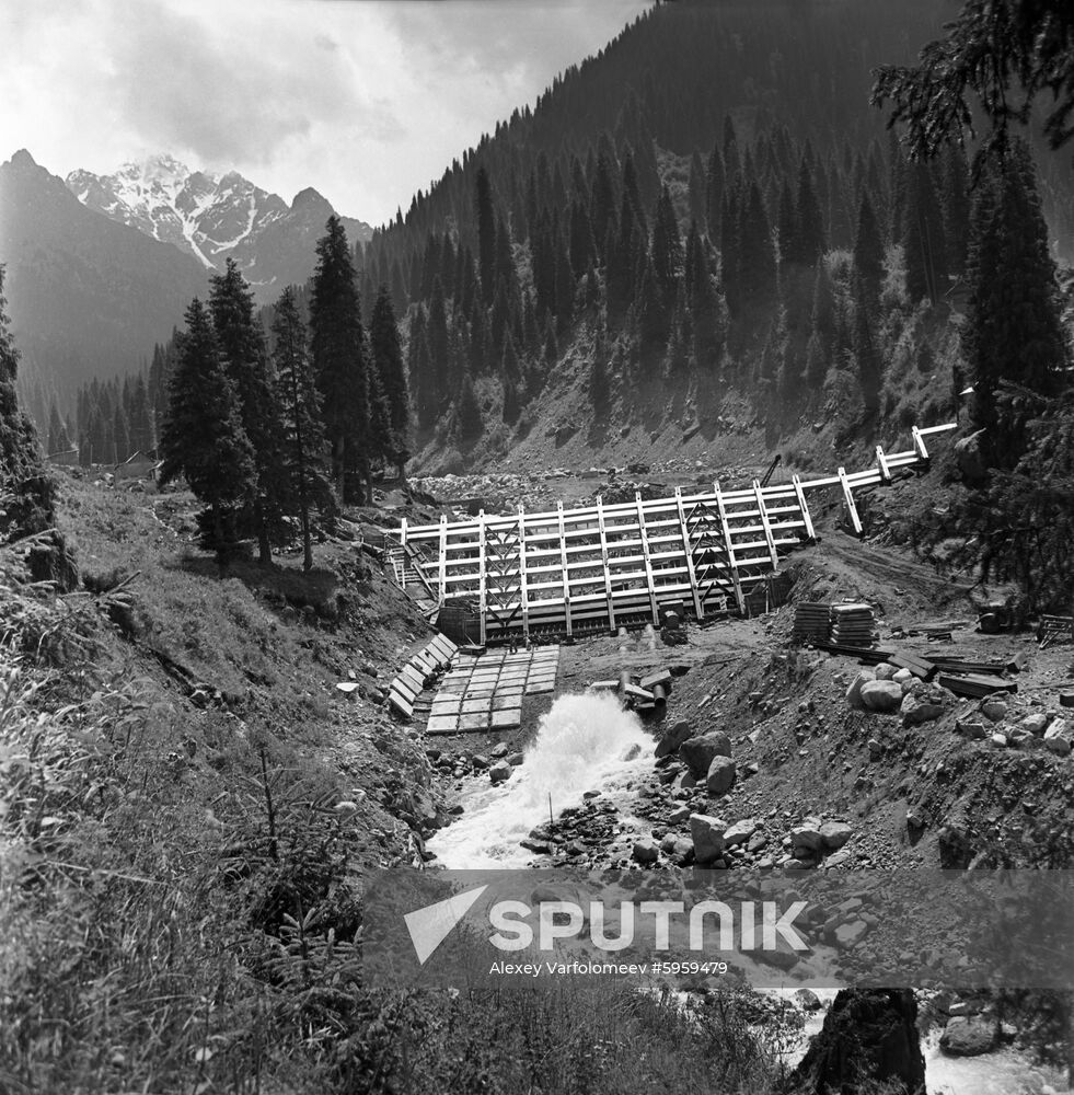 Avalanche trap at high-altitude river