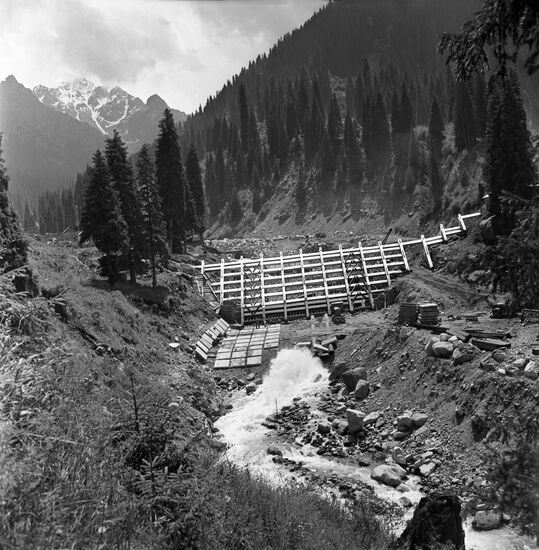 Avalanche trap at high-altitude river